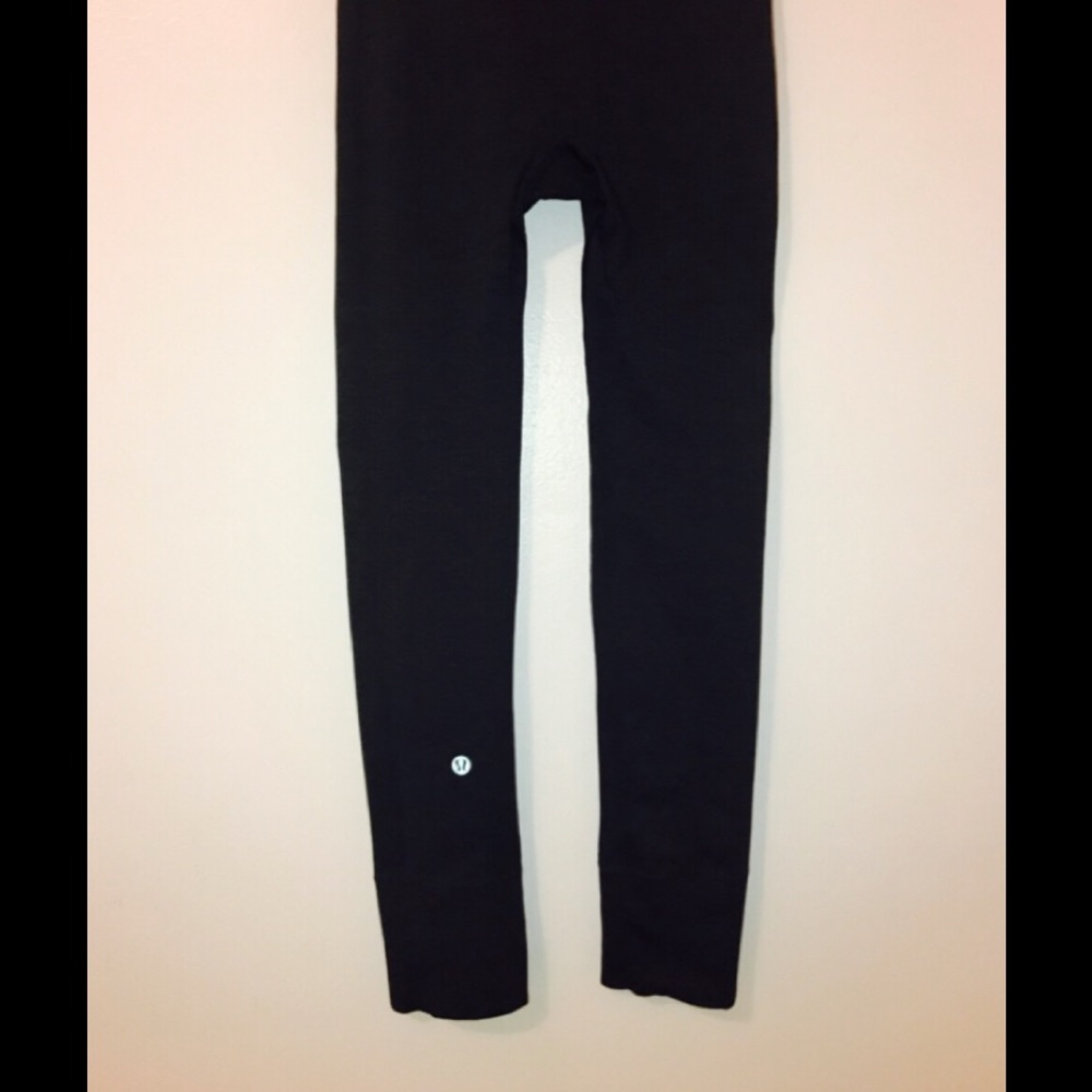 black seamless Lululemon legggings